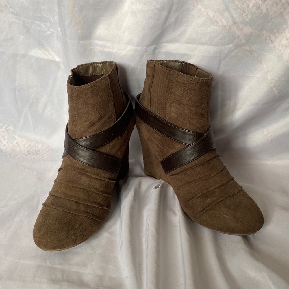 Forever 21 XXI Olive Suede Black Leather Detailed Wedged Booties